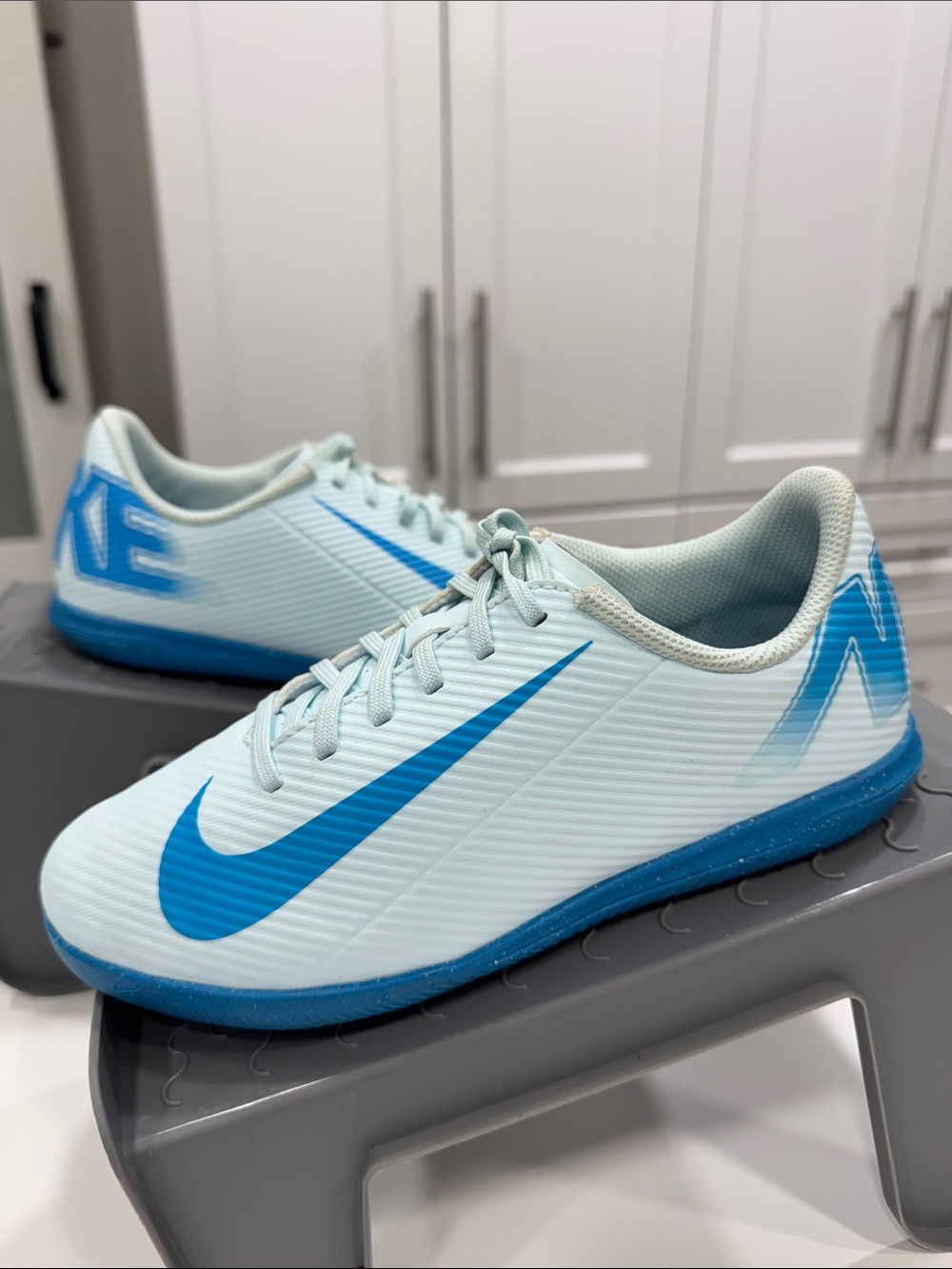 ⚽️Nike Jr. Mercurial Vapor 16 Club IC Indoor Soccer Shoes | 2Y | Glacier Blue